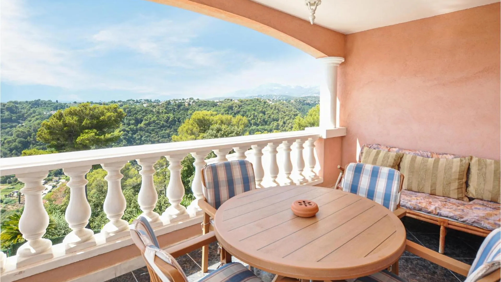Amazing Home In Cagnes Sur Mer بيت للعطل كانيو سور مير